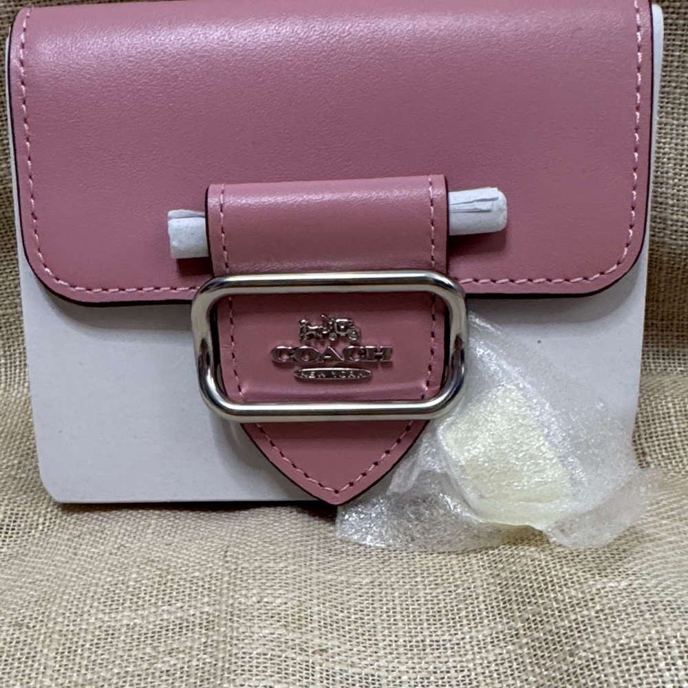 💔💔💔💔NO LONGER FOR SALE💔💔💔💔Coach Morgan Calf Leather Pink and White Wallet